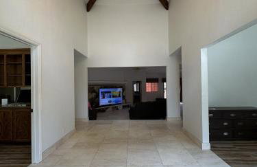 4300 sq ft Bay Escape, Near Beach, Golf and Trails - Foto 5