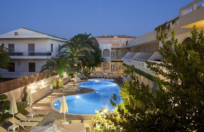 Axos Hotel - Photo 11