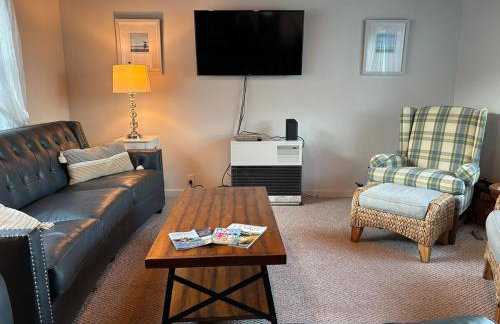 Family Lakeside Escape with Private Beach and Calm Waters - Foto 14