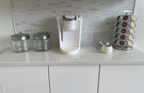 Lou-City Penthouse Suite! Savor Life with Hollyhock - Photo 4