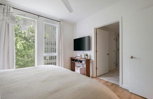 Balcony View and King Beds Walk to Golden 1 Center - Foto 48