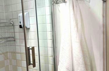 City Mill - Next to Town Centre Shopping and Restaurants - Free Parking - Foto 12