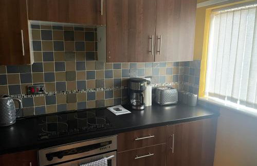 Tipton 2 Bedroomed long Stay Pad van or car free parking - Foto 5