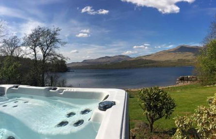 Ardeonaig Lodge with Hot Tub & Water Fronted Games room - Foto 1