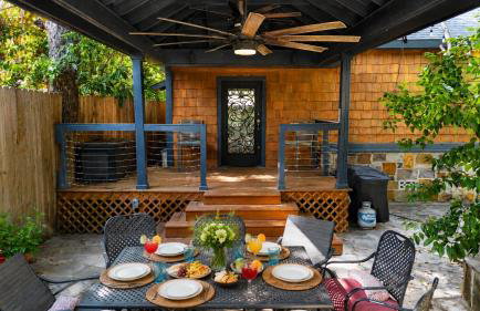 Dog-friendly home with large patio, W/D & central AC - Foto 35