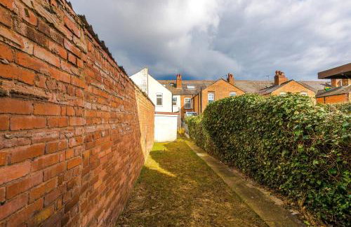 Spacious 4 Bed in Birmingham by 53 Degrees Property, Ideal for Business or Families, Games Room! - Foto 36