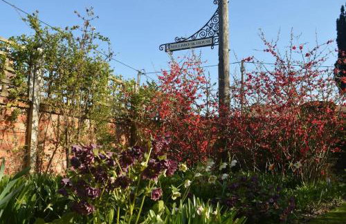 Millbrook House Apartments 8 - Photo 20