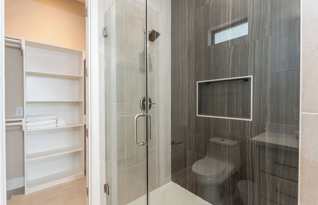 Spacious Bay - Photo 20