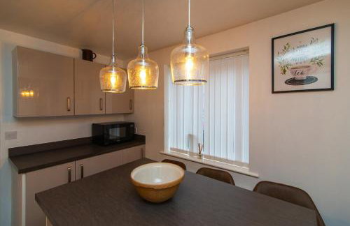 Large 4BDR House By Hyped Properties Short Term Rental Agency With Free Parking & Long Stays Shirebrook - Foto 57