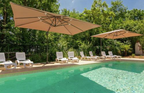 Spacious Farmhouse With Private Heated Pool in a Rustic Garden - Foto 16