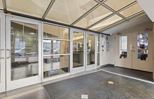 Indy Urban Nest - Sleeps 8 - Skywalk Access - Convention Center - Stadium - Foto 27