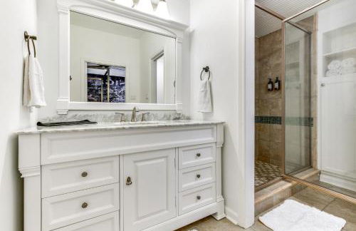 Colorful Baton Rouge Home Deck, Grill and Fire Pit - Foto 14