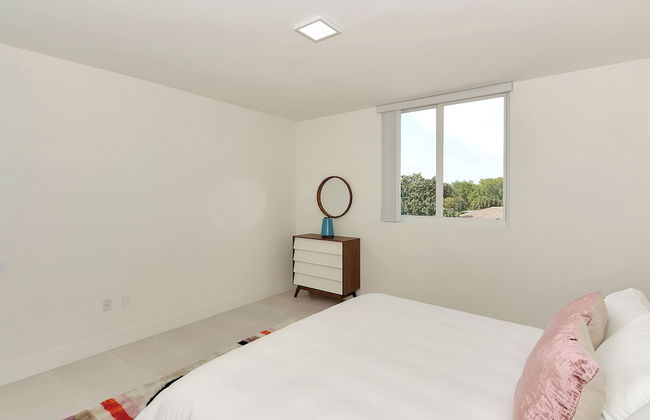 Roami at Grove 27 - Photo 55