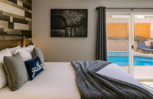 Fresh & Fun! Vegas 4BR w Heated Pool, Dog Friendly - Photo 15