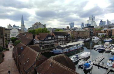 Amazing location 1 BD flat on St Katharine's Docks - Photo 6