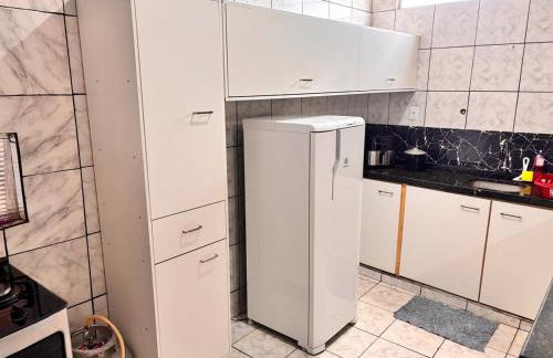 Duplex Até 10 Hóspedes 3 quartos Ar condicionado 2 camas casal 5 camas solteiro Garagem para 3 carros proximo ao Centro e Shopping - Foto 9