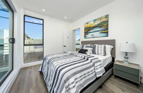 7 BR double house with parking and a backyard in LA - Foto 24
