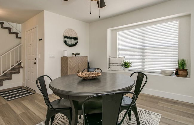 Upgraded 4-bdrm Beautiful Home W/pool! - Foto 39