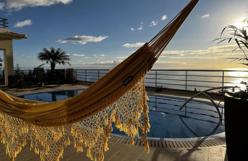 Luxury villa with private heated pool, garden and views of the sea and mountains. - Photo 1