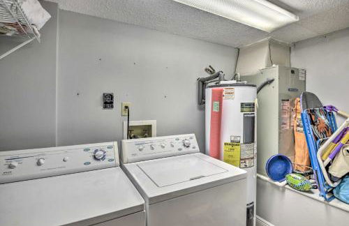 Sleek Beachfront Getaway with Community Perks! - Foto 18