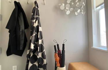 Stylish NOPA Penthouse, Remote Work Friendly - Foto 6