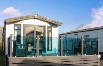 Harbour View at Avocet Crescent - Luxury Lodge with Hot Tub - Hayling Island - Mill Rythe Holiday Village - Photo 18