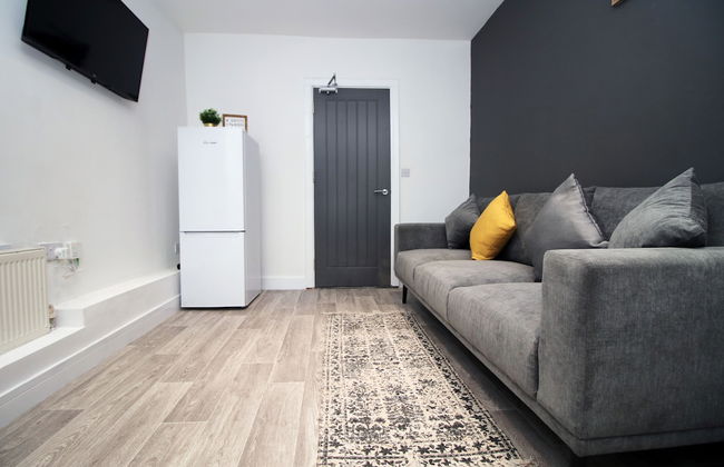 Skyline Remarkable 2-bed Apartment in Swansea - Photo 16