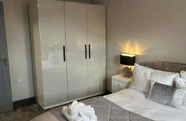 Ultra Modern large 4 bed executive home Durham - Photo 22