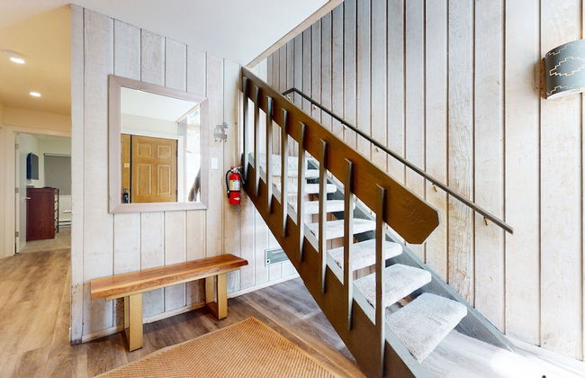 Mid Century Modern Cabin - Walk to Village! - Foto 30