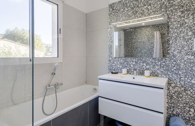 4 bedroom House in Bormes-les-Mimosas with garden and terrace - Photo 20