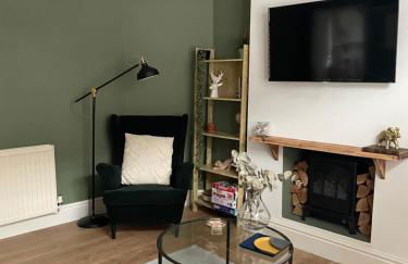 Hoole House- Bright and modern 2 bedroom house, close to Chester train station and the City Centre - Photo 24