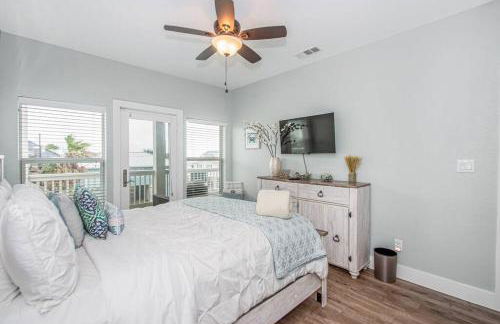 "The Ocean Aire" , 30 secs from the sand! - Photo 12