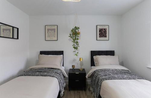 Modern 4BR House in the Centre Spacious & Ideal for Families and Contractors - Foto 4