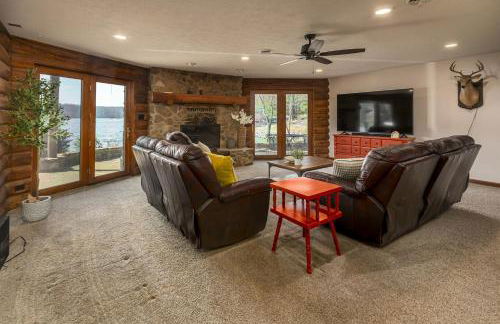 Luxury Log Cabin w Beach & Dock Sleeps 12 - Photo 45