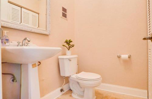 Intracoastal Oasis in a Prime Area w Pool and BBQ - Foto 18