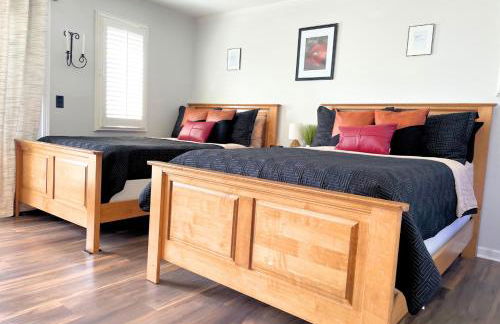 Getaway Villa- 3 mins to Mohegan- Fully Stocked with Two Full Beds & Fireplace- Jacuzzi, Saltwater Pools, Sauna - Foto 4