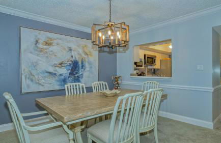 1055-805 8th Floor Condo with Abundant Light - Foto 1