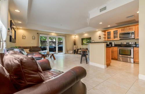 Salty Fox 5BD Oasis w Spa, Beach & Downtown - Foto 35