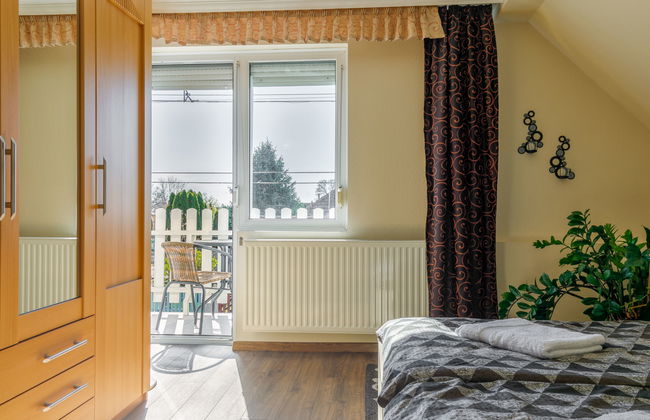 3 bedroom Apartment in Siófok with garden - Photo 6