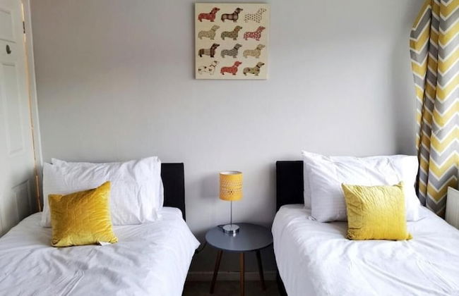 5 Bedroomed House Available for Guests and Contractors Wifi Parking - Foto 9