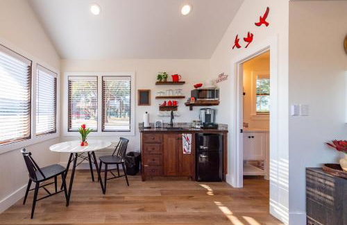 The Cardinal Cabin 15MIN to Magnolia Baylor - Photo 12