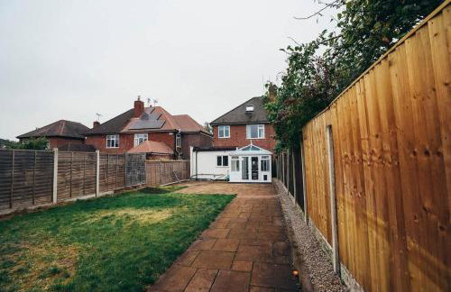 Huge 4 Bed Family Home in Derbyshire with Parking - Foto 43