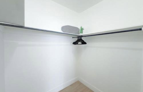 1BR Miami Beach Apt with King plus 2 Queens & Parking - Photo 12