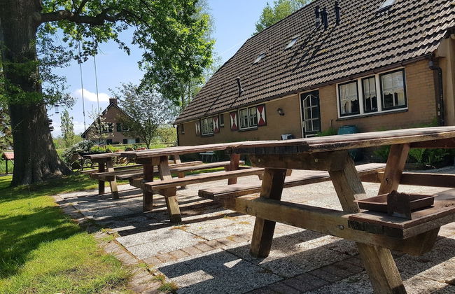 Group Home in Giethoorn With Waterside Terrace - Photo 17