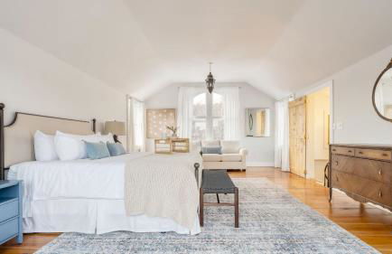 Historic & Secluded Estate on the Hudson River w/ Pool Sleeps 24 River House by Avantstay - Foto 91