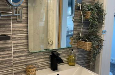 Stay solihull 5 mins to NEC and AIRPORT SLEEPS 9 contractor friendly 3 bathrooms driveway parking 3 - Foto 32