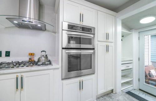 Pool Table, Arcade, Darts, 3 Car Garage, Sleeps 20 - Photo 10