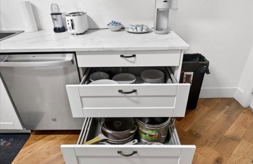 Cozy 2-Floor Home 5BR 3BA 2 Kitchens Backyard - Foto 33