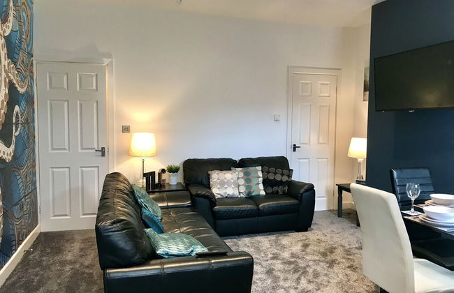 Stylish 3 Bedroom House Only 5 Mins From M6/m58 - Photo 22