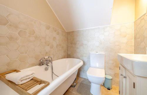 Beautiful light filled apartment in London - Photo 7